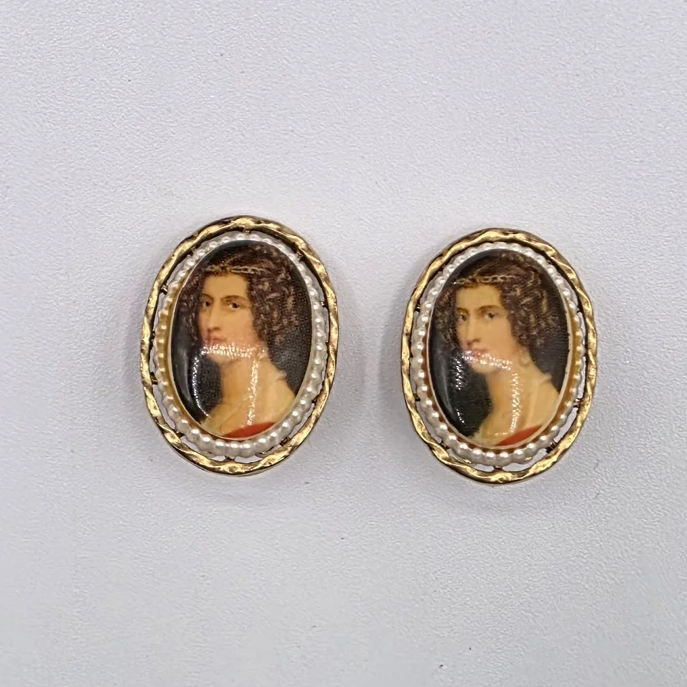 Vintage Signed ART Portrait Brooch Or Pendent and Coordinating Earring Set